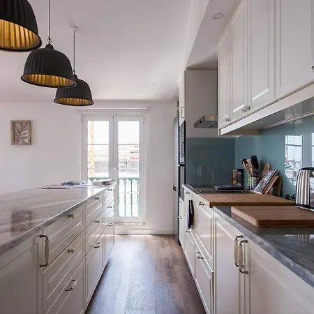 Chiado River View Deluxe Apartamento