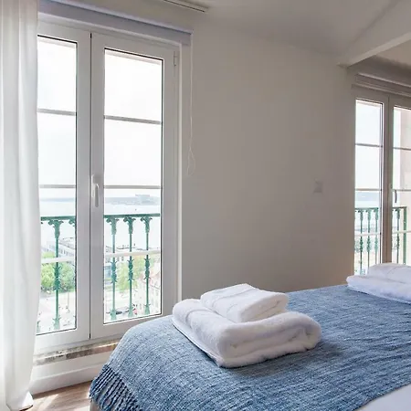 Chiado River View Deluxe Apartment *