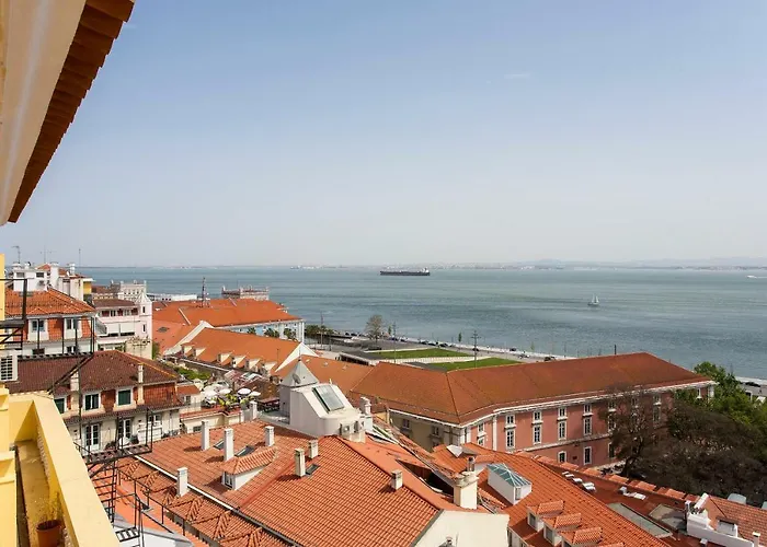 Chiado River View Deluxe 公寓 *